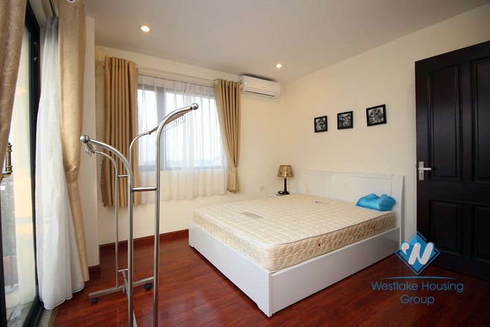 A high floor, 3 bedroom apartment for rent in central Westlake, Tay Ho